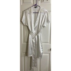 Jones New York  Women’s White Satin With Lace Kimono/Robe. With Sash